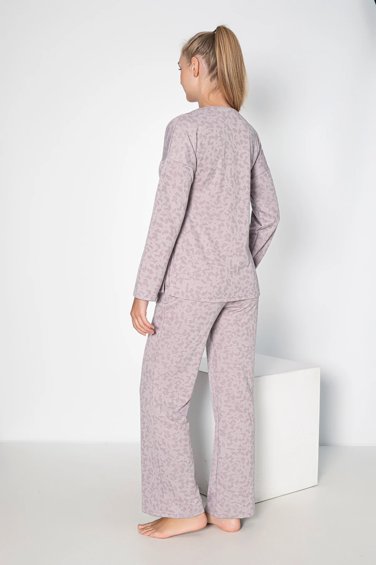 KADIN V YAKA UZUNKOLLU PİJAMA TAKIM C840-844