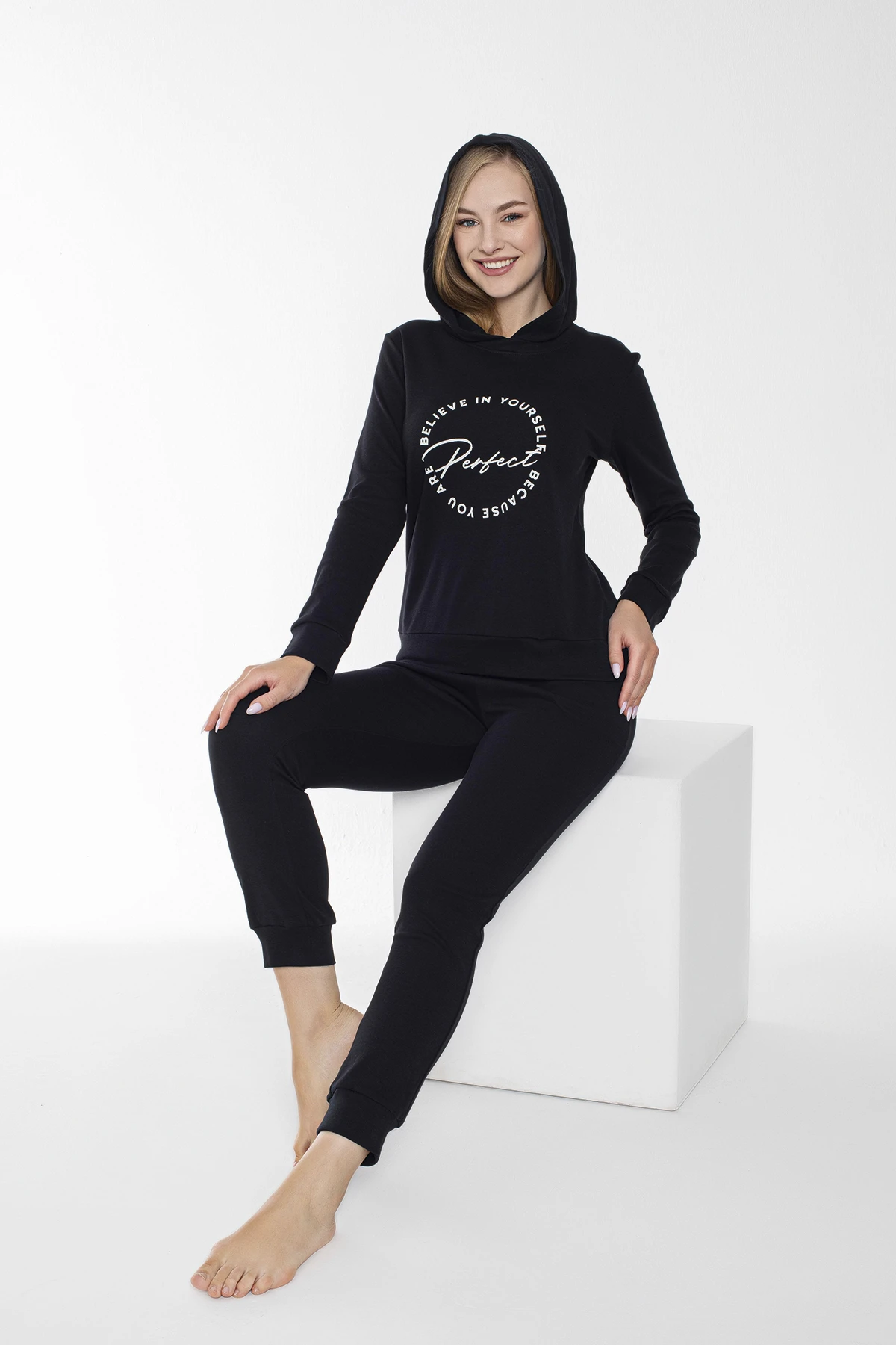 KADIN İNTERLOK ÖNÜ BASKILI KAPÜŞONLU PİJAMA C840-618