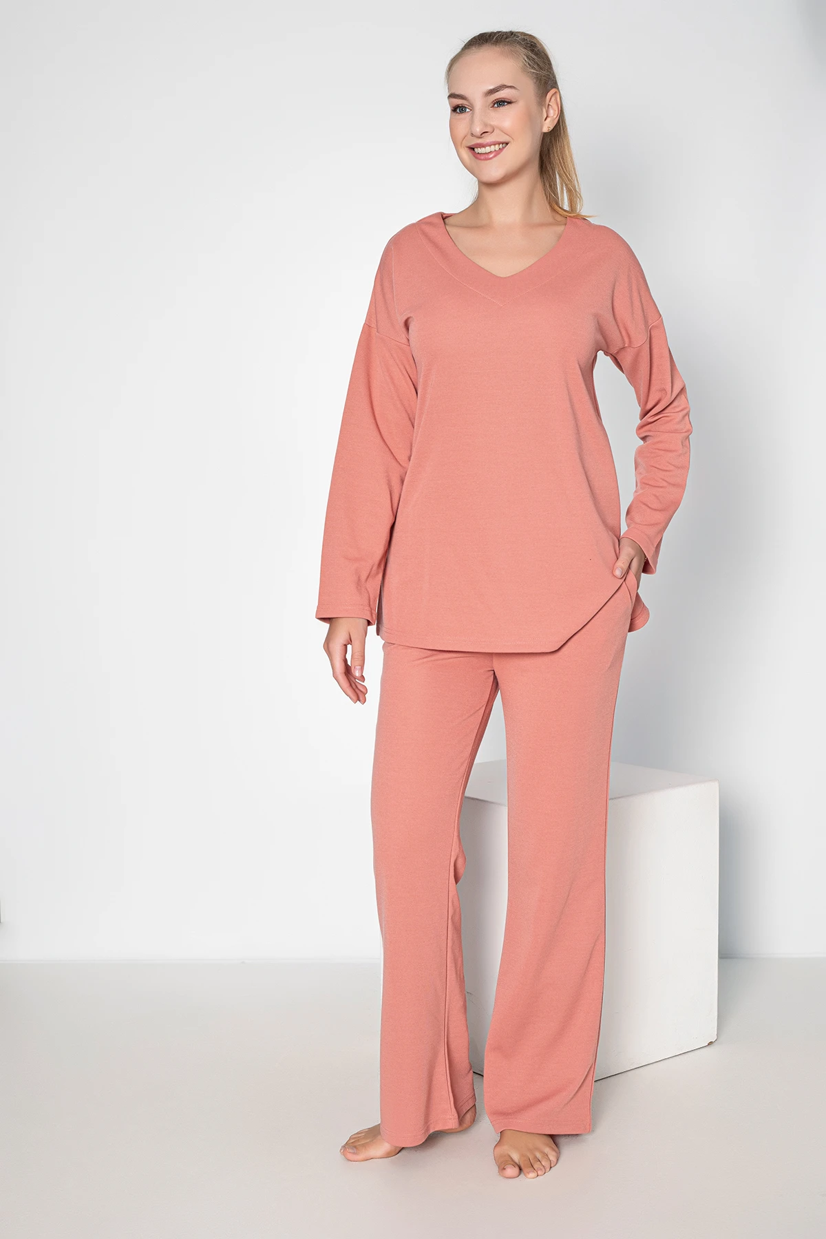 KADIN V YAKA UZUNKOLLU PİJAMA TAKIM C840-845